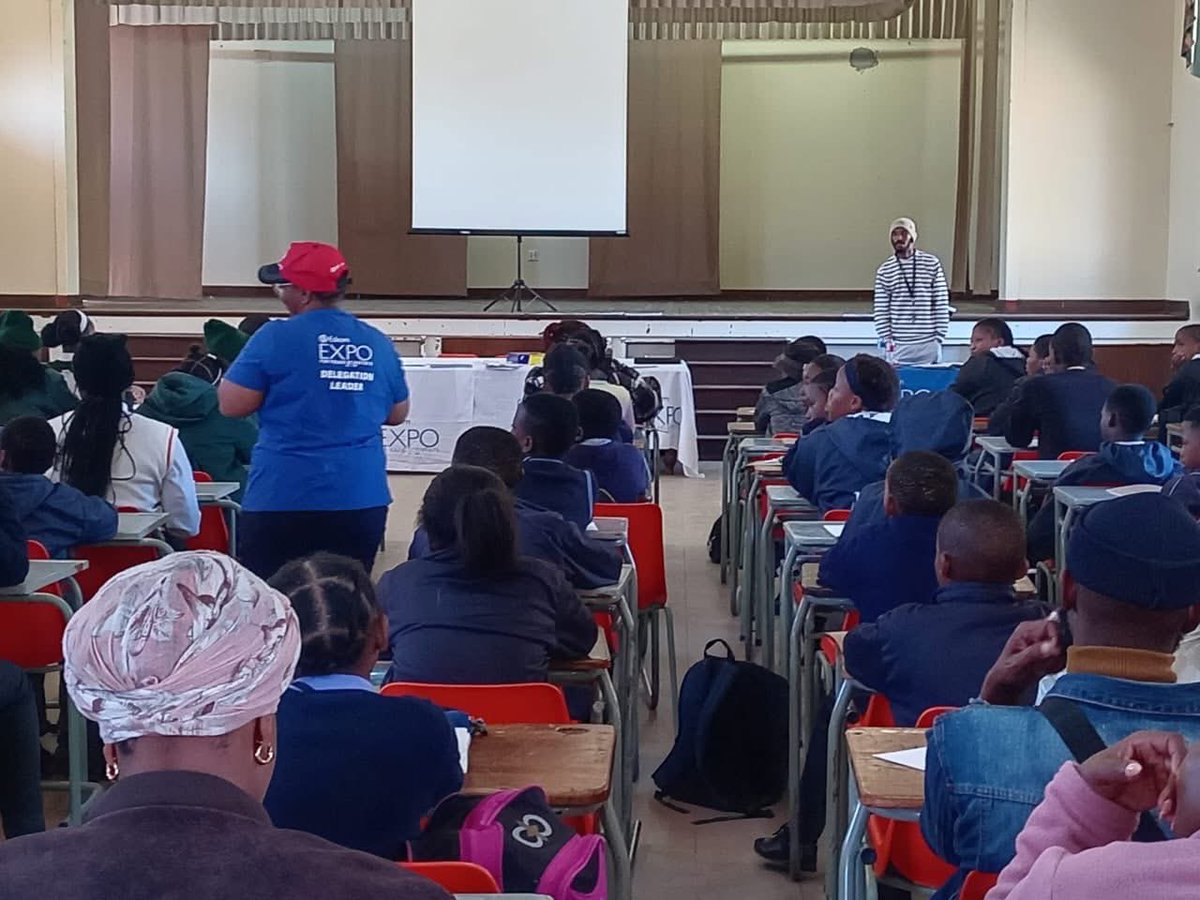 Exposcience's tweet image. What an awesome workshop in Lindley, Free State! A huge shoutout to the Eskom Expo Bethlehem mentors and Regional Science Fair Director, Lekgabe Dihlabi, for making it such a memorable day. Well done, team!

#DiscoverEskomExpo #ScienceRocks #YoungMindsInAction #BethlehemRegion