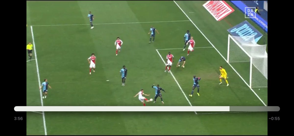 cl_lry's tweet image. Je n’ai pas vu le match hier, mais sur le but qu’on prend encore une fois Youte c’est pas possible. Il perd son duel et ne se réaligne pas à la défense. Il couvre le HJ. Attitude nonchalante comme dhab. L’impression que ce mec ne réalise pas l’enjeux des matchs. #HACASM #hac