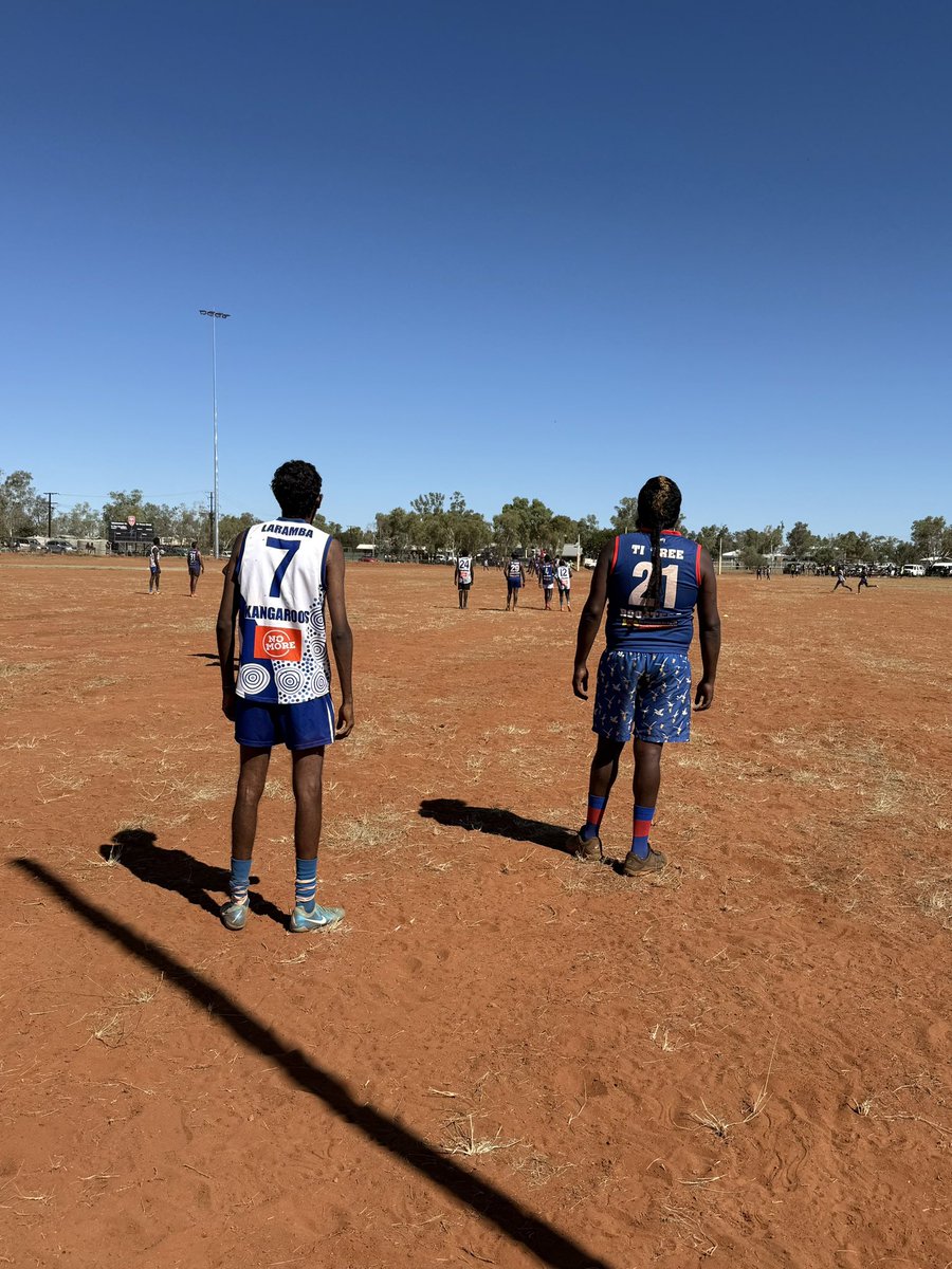 SteveEdgoMLA's tweet photo. I had fantastic a time catching up with locals and umpiring in the last of two entertaining Senior Men’s matches in #TiTree today.

Thanks to Central Desert Regional Council, umpires, players, officials, @AFLCentralAus, and all the spectators for helping to make today a big success.