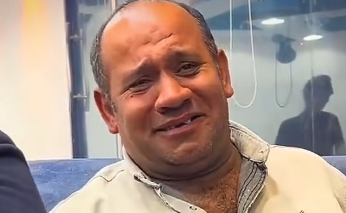 جتني بنت بالخاص وقالت تبي اضمك قلت ايه 
وضمتني بالجروب☹️🙂