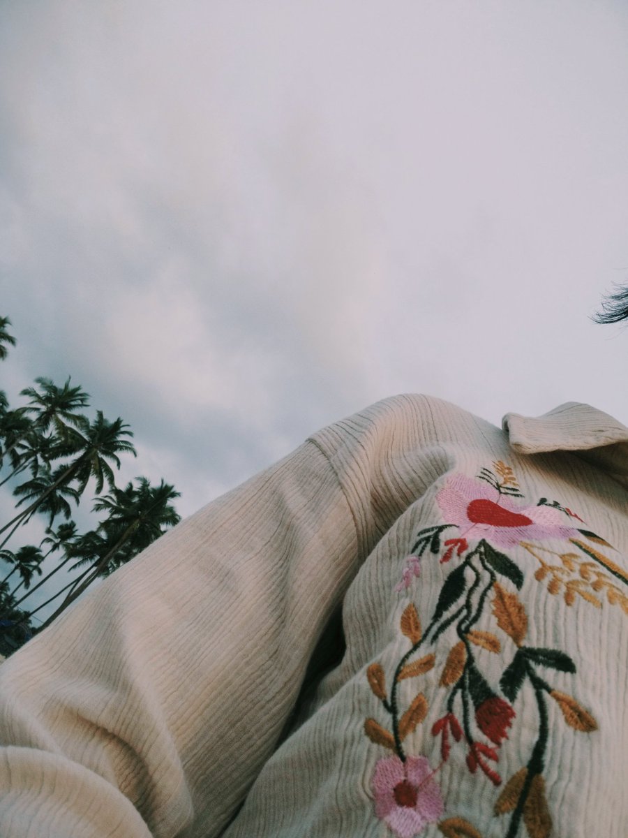 went to the beach to witness a very cloudy sunset but touched some water this weekend 🌞🩷🌊