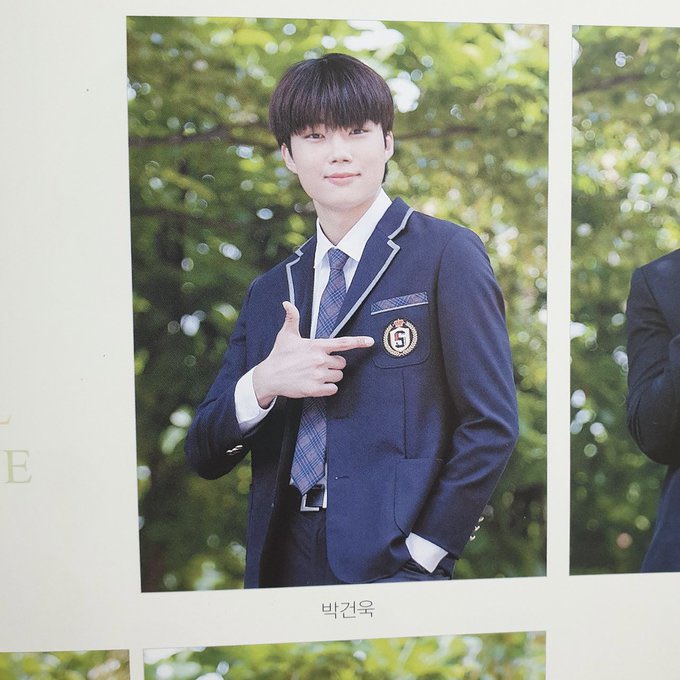 유명하잔 이거 오산고 교복입고 졸업사진 찍은 오산정보고 박건욱