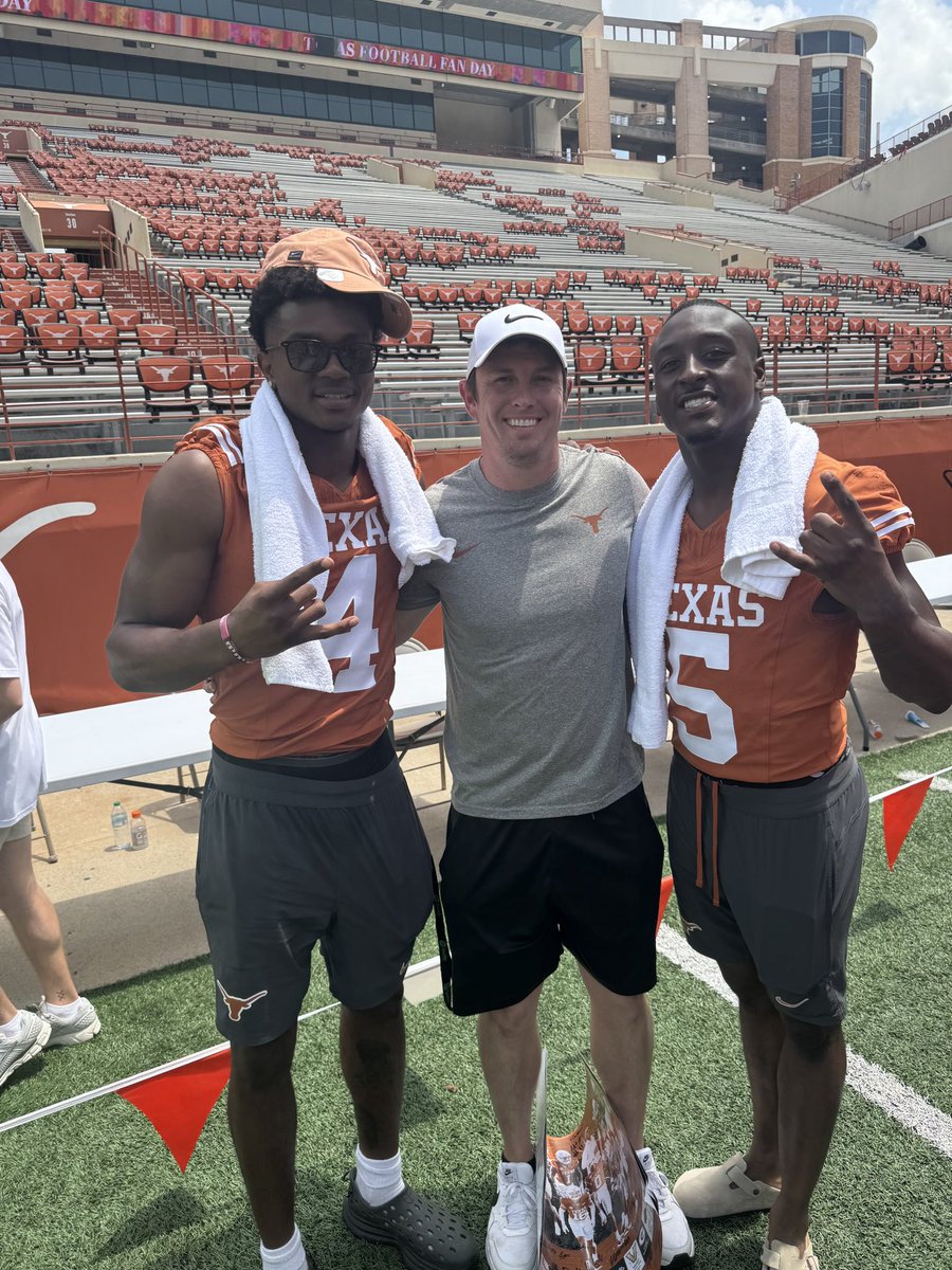 TannerLHolcomb1's tweet photo. Texas Fan Day yesterday! I was fortunate enough to see two former Cadets! @ConnallyCadets #Texas https://t.co/q8PkSRpFxZ