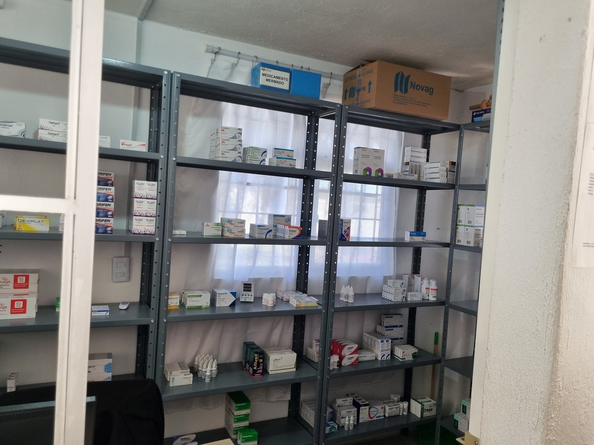 MXMZACAPOAXTLA's tweet photo. @PueblaenLinea @ISSSTEP_Puebla ahí están igual y sin medicamento verdad pero que tal los descuentos @armentapuebla_ @Claudiashein @JCarlos_Valerio https://t.co/5DR1M8fK1Z