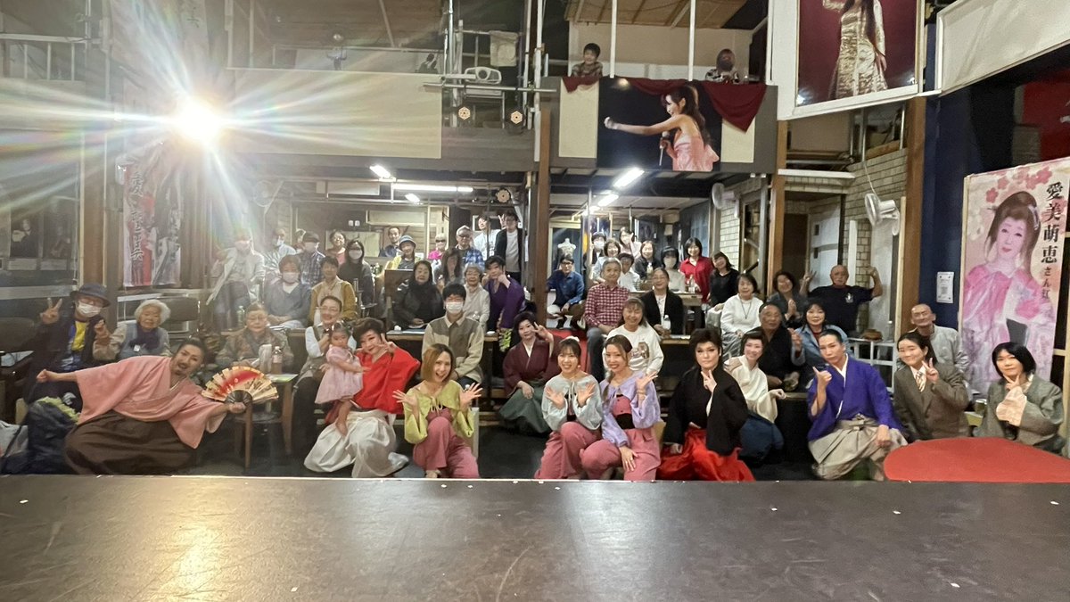 【歌舞華夢シアター】
無事全公演終演いたしました✨
全3ステージ共満員の大入りをいただきました！本当にありがとうございました！

お客様との集合写真📷(掲載許可いただいております)

次回は9月です!みんなでパワーアップいたします！お楽しみに！