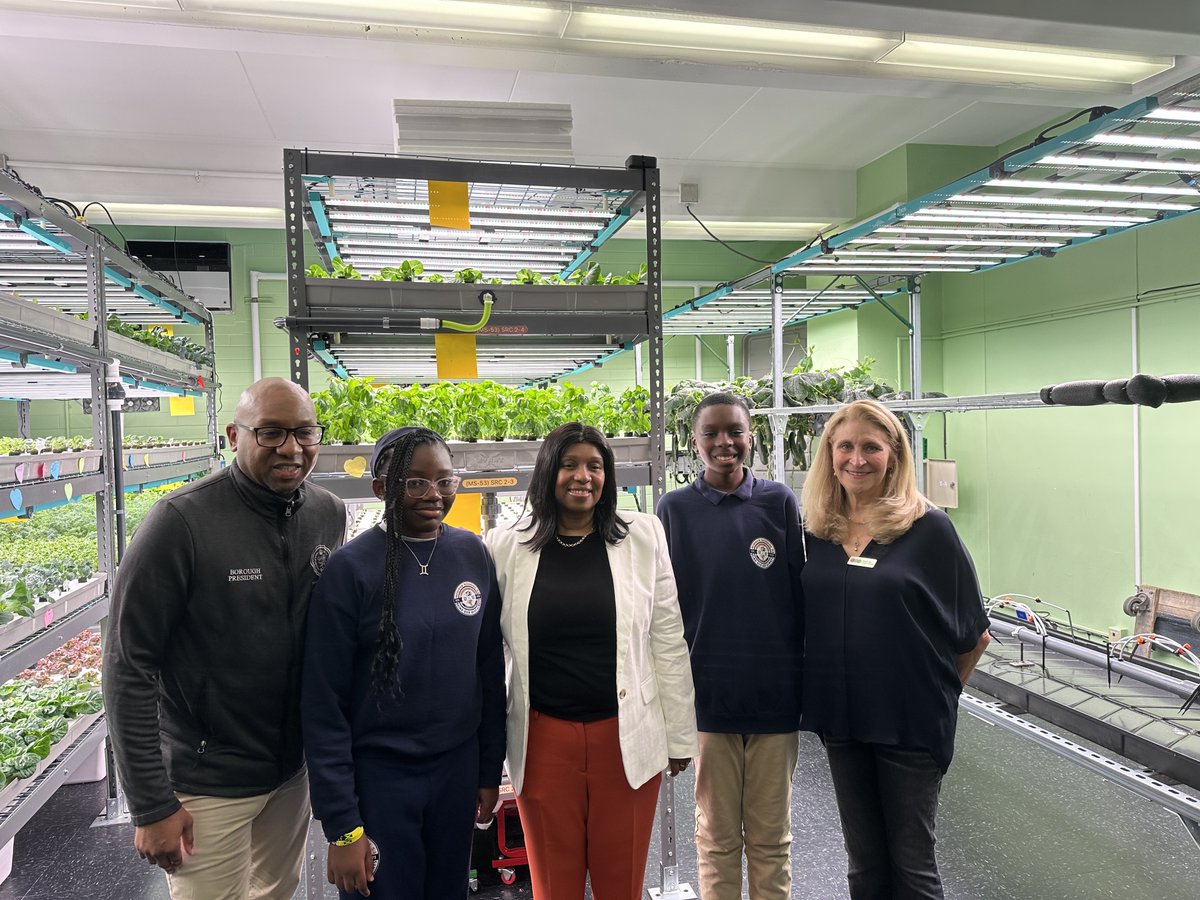 DRichardsQNS's tweet photo. We are fighting everyday to eliminate food insecurity across Queens. I couldn’t be prouder to have allocated over $5 million to build out over two dozen hydroponic labs in our schools. Congratulations to MS 53 in Far Rockaway on all they continue to overcome and accomplish!!! https://t.co/llNK3uSXe4