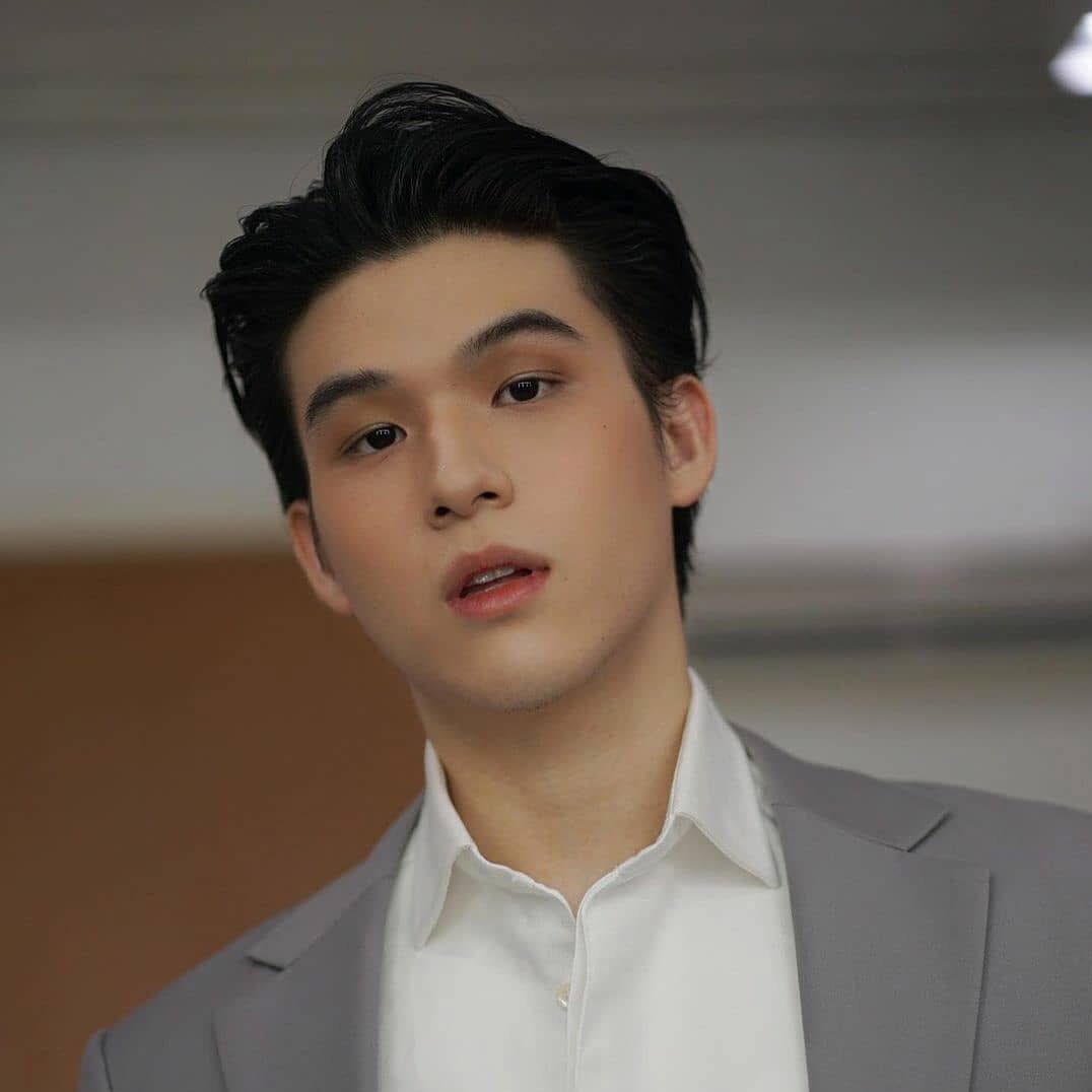MhaOod_W8's tweet photo. อยากเห็นเล่นร้ายสักเรื่อง ขอแบบธงดำบี๋ ตัวร้ายปั่นประสาทบงการคนอื่น ร้ายแบบคนทั้งเรื่องกลัว ร้ายแบบตัวบอส ร้ายแบบไม่มีใครกล้าล้ม อยากเห็นจริงๆอะ 🥹 https://t.co/MMmTWRTDxM