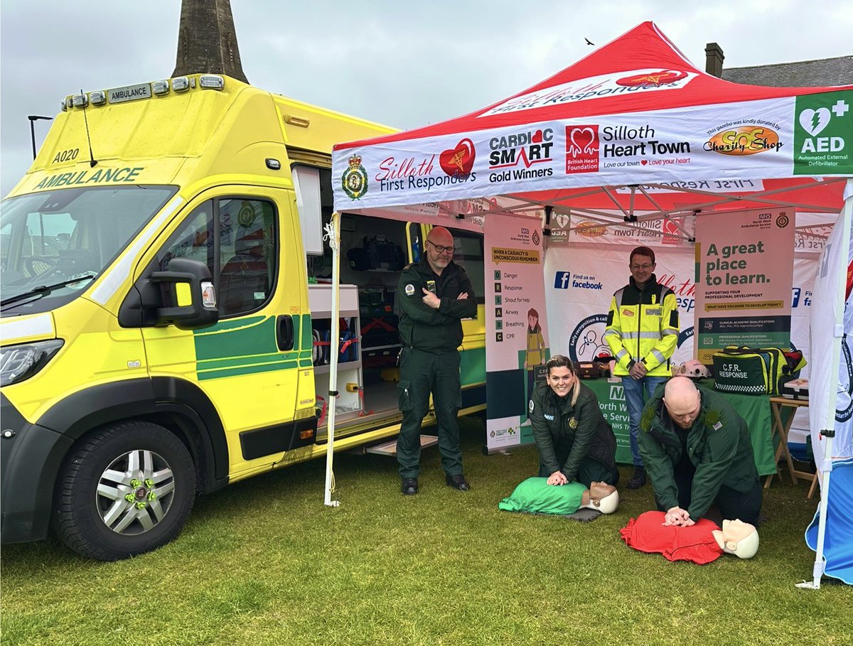 MEGZI83's tweet photo. Very busy day at Silloth Emergency Services day with plenty of CPR awareness. Thank You to #Silloth CFR team for the support and @FR_1072 .Lots of interest and interaction between all services too https://t.co/eq15VMHbHh