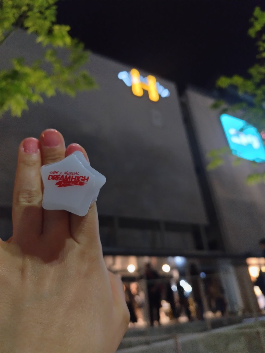 Azu_Kawashima's tweet photo. ミュージカル ドリームハイ 千秋楽
感動。感慨無量。
キャストの皆様、スタッフの皆様、楽しい時間をありがとうございました。
ご一緒させていただいたアロさんも今日はありがとうございました。
みなさんと一体になって新感覚のミュージカルを楽しめました。
そして東京ドームで叫ぶ準備は出来てます https://t.co/0k5NtTmJhI