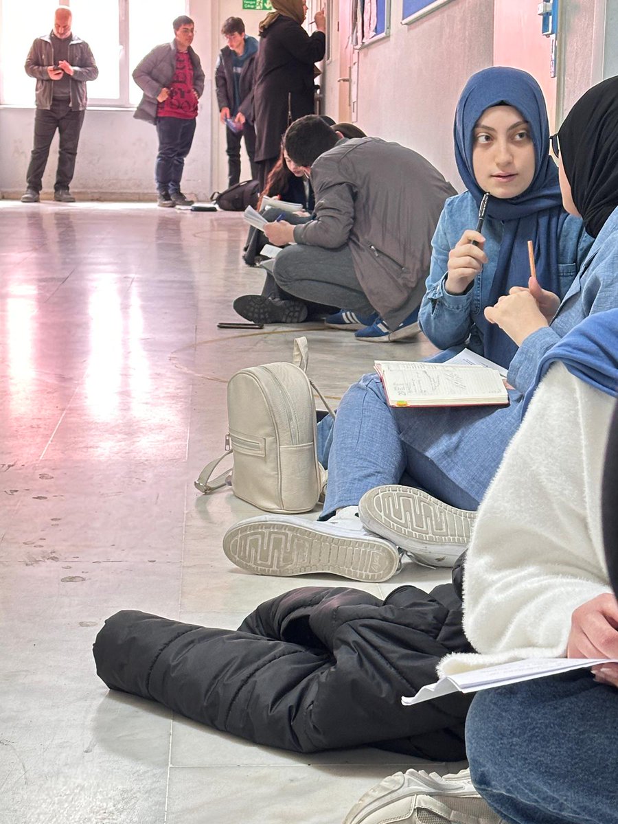 Müdürlüğümüz, Büyükşehir Belediyesi ve Anadolu Eğitim Kültür ve İrfan Derneği (ANADER) işbirliğinde Özdemir BAYRAKTAR anısına 26-27 Nisan 2025 tarihlerinde 88 takım - 83 jüri ile *"Parlamenter Stili Liseler Arası Münazara Yarışması"* düzenlenmiştir. Takımlarımızı tebrik ederiz.