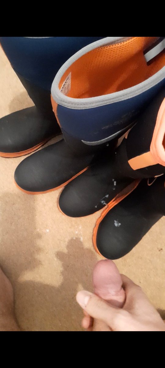 Red hunters on to sperm the Buckz 💦