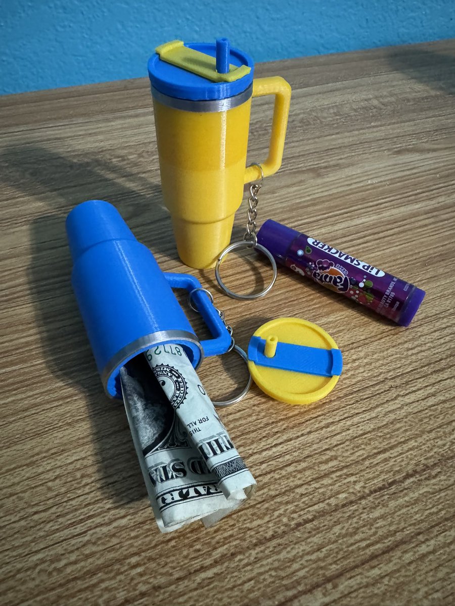 Chiefs fans, it’s your time to shine!
Mini tumbler keychains in bold red &amp; gold — stash lip balm, cash &amp; more.
Customizable. Clip it to your game day gear!
Grab Yours>> mustiondesign.etsy.com/listing/429571…

#ChiefsKingdom #RedKingdom #GameDayReady #SmallBiz