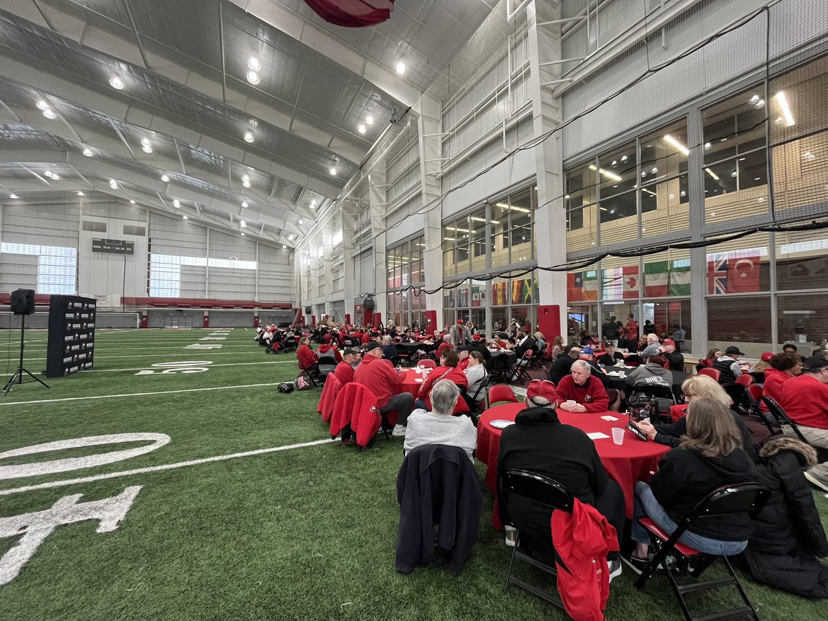 What an awesome weekend!

Football Alumni Team Meeting ✔️
Spring Showcase ✔️
HAF Luncheon ✔️

Thank you to all our season ticket holders, HAF members and corporate partners for an amazing weekend! 

#GoHuskies #HuskieAthleticFund