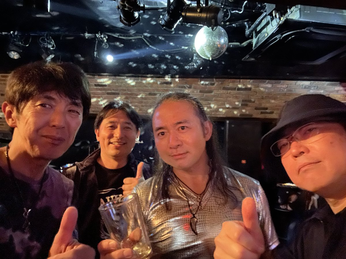 本日のSPiRiTRiAL、渋谷Ruby Roomでのクラブイベント"Cathouse Japan" 、一先ず終了しました。お越しの皆様、ありがとうございました！

久々に終演後に一杯。気持ち良い！
”この時の為に音楽やってます“と毎回言いたいものですね🍺

何時も素敵なお写真を撮って下さる五老さんと一枚（動画はなし🙇）