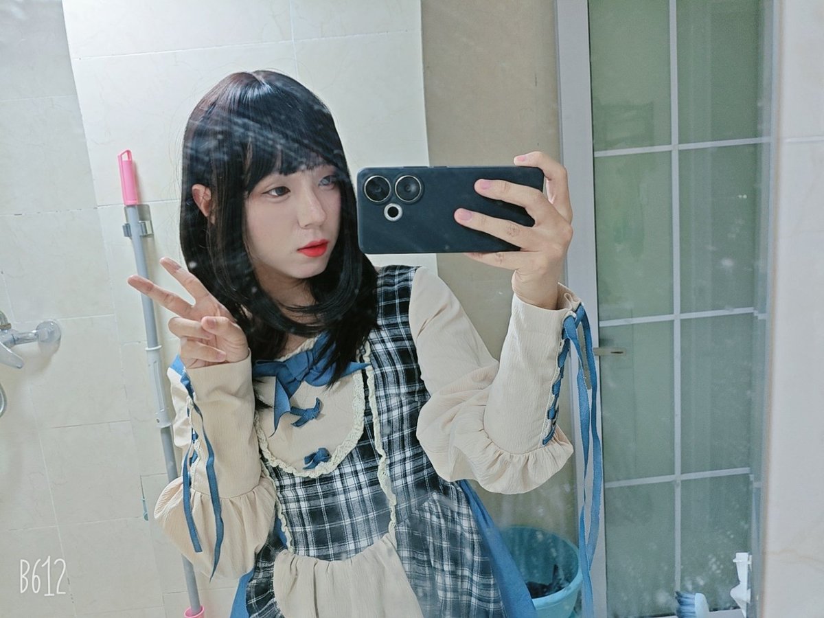 EndArthur1's tweet photo. 裙子好看，我不好看 https://t.co/WzlesNDeUK