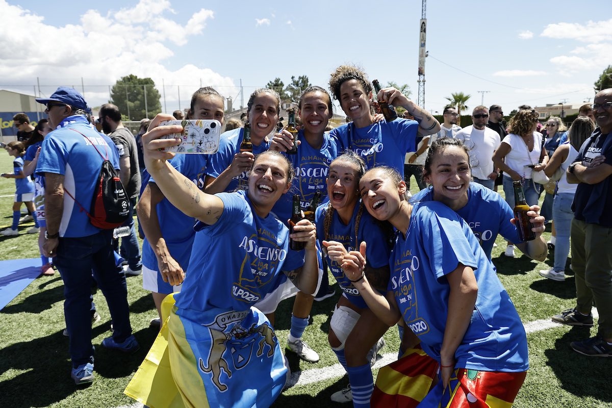 🏆 Y el equipo ganador de la liga regular en #PrimeraFederación es…🥁

🏅El <a href="/AlhamaElPozo/">Alhama ElPozo</a> jugará la próxima temporada en Primera División

🥳 Murcia está de fiesta, ¡a disfrutarlo!

✍🏻 rfef.es/es/noticias/el…

#FutFemRFEF | #PrimeraFederaciónIberdrola

📸<a href="/AlhamaElPozo/">Alhama ElPozo</a>