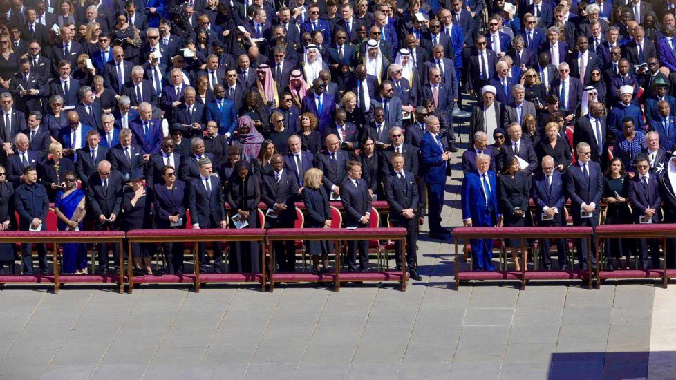 jimpfaff's tweet photo. @mjfree Yeah. Why do so many world leaders do that? https://t.co/2i71djg7tR