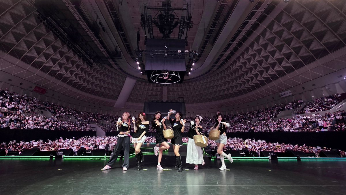 mamama_1127's tweet photo. 神戸2日目夜公演
センステ前2列目でめっちゃ近かった！
叫びすぎて声枯れた😂
#IVE #アイヴ 
@IVEstarship @IVEstarship_JP https://t.co/NnIXENSLdx