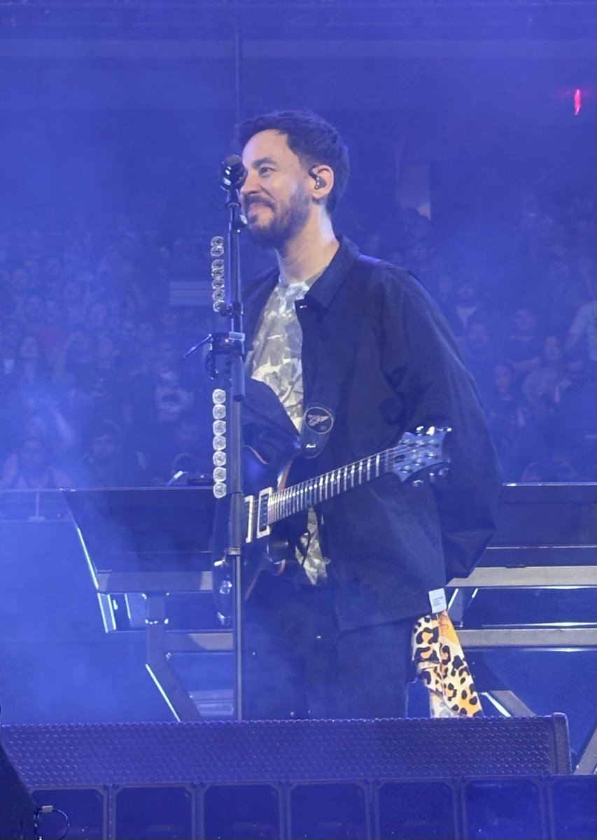 I’m so happy to have them back. Look at him, living his life 🥹 One of the best concerts I’ve been to yet.