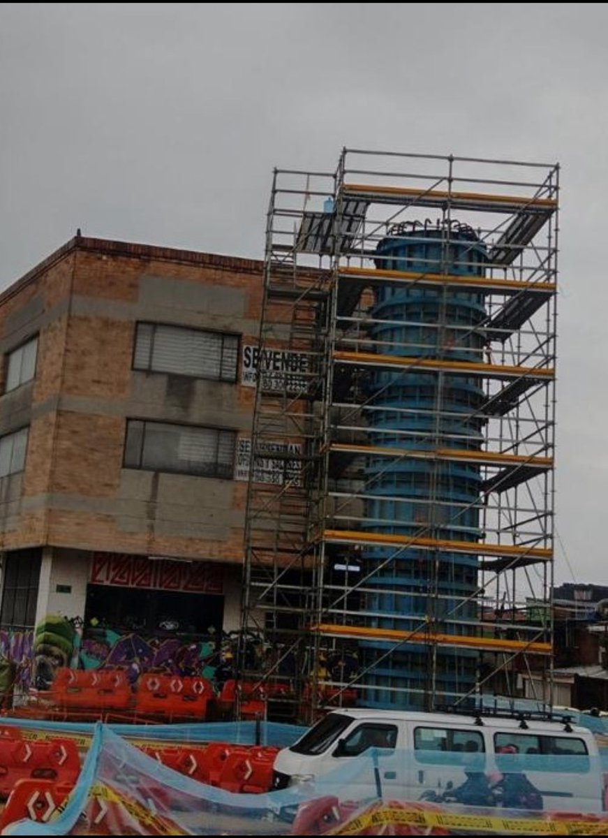 PinedaRuizBog's tweet photo. El Metro subterráneo de Quito nos demuestra como las obras pueden trascender a los Gobiernos sin mezquindades. 

En Bogotá los que impidieron la obra por décadas optaron por un tren elevado antitécnico que amenaza con tugurizar cientos de predios en la ciudad ¡se les advirtió! https://t.co/hLbYSsKHv5