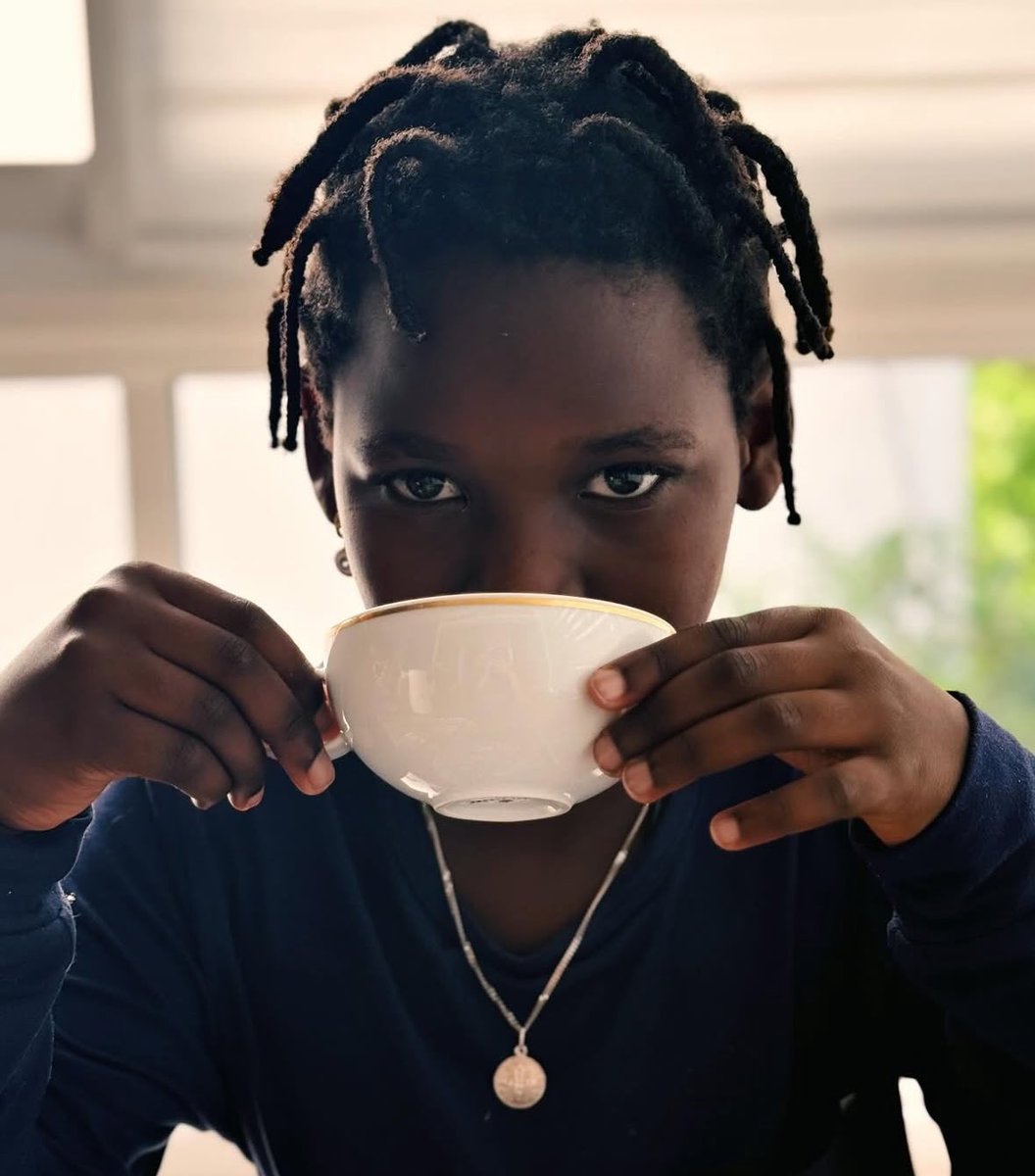 Giovanna Ewbank (@gioewbank) on Twitter photo Eu falei: Filho, olha pra mamãe. Ele olhou. Eu cliquei. E foi essa pintura aí que saiu pq ele é assim: perfeito! 
Bom dia, já tomaram o cafezinho de vcs hoje? Eu falei: Filho, olha pra mamãe. Ele olhou. Eu cliquei. E foi essa pintura aí que saiu pq ele é assim: perfeito! 
Bom dia, já tomaram o cafezinho de vcs hoje?