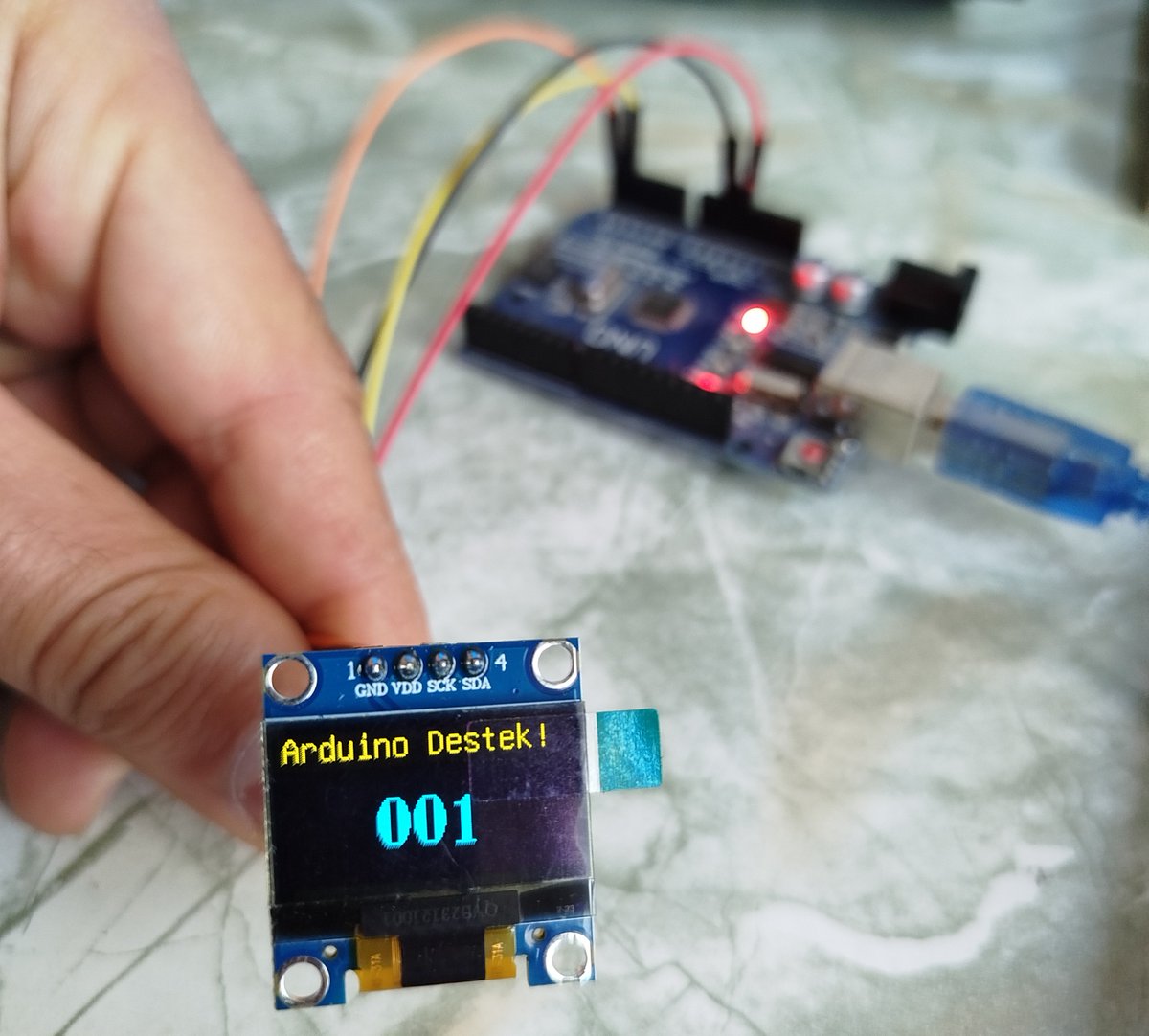 ArduinoDestek's tweet image. I2c oled ekran, 0.96 inç 128×64 pikseldir. 3V~5V DC ile çalışmaktadır.160 ° den büyük izleme açısına sahiptir. I2c haberleşme protokolünü kullanır. SSD1306 sürücüsü vardır. Yazımızı okuyarak detaylı bilgiye ulaşabilirsiniz.
arduinodestek.com/arduino-ile-i2…
