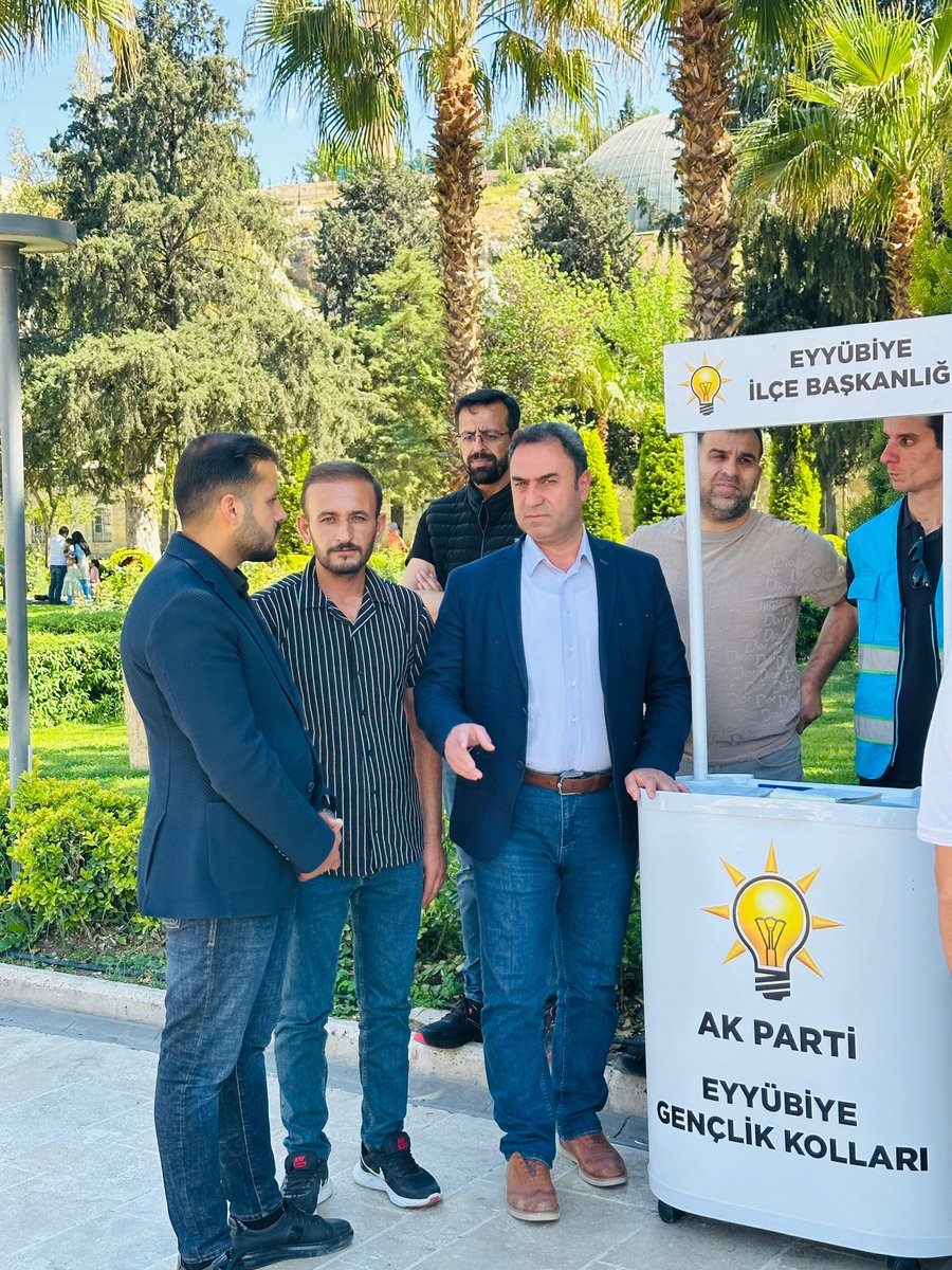 📍BALIKLIGÖL 

SEN YOKSAN BİR KİŞİ EKSİĞİZ.

İlçe Başkanımız Süleyman Elgün, yönetim kurulu üyelerimiz ile birlikte;

📌 İlçe Gençlik Kollarımız tarafından yürütülen Yeni Üye Kayıt Standımızda yapılan çalışmaları yerinde inceledi.

#SevdamızEyyübiye 

<a href="/RTErdogan/">Recep Tayyip Erdoğan</a> @akparti