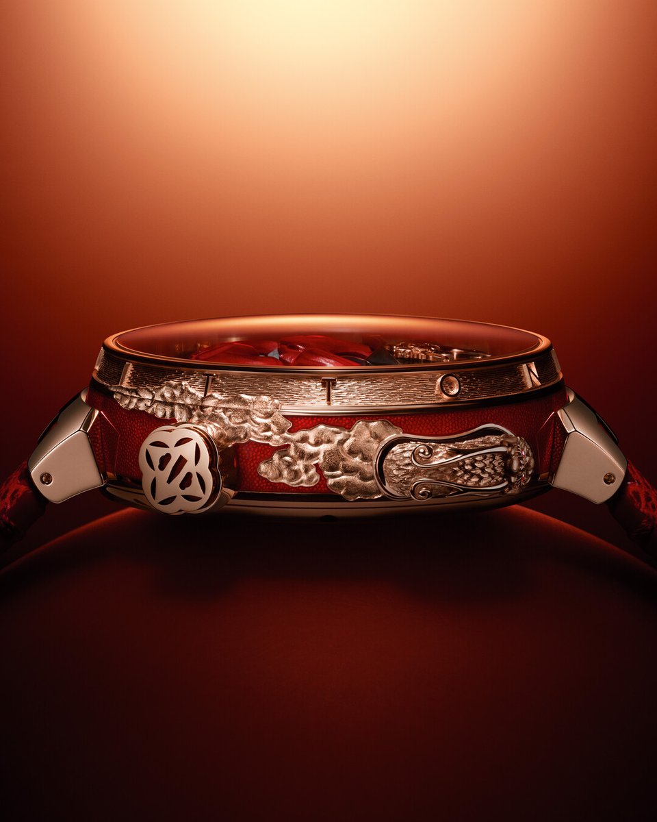 Tambour Bushido Automata. Continuing #LouisVuitton’s automata journey, this exceptional #LVHighWatchmaking creation pays homage to Japanese art, culture, and history, referencing Bushido, the samurai’s code of conduct.

#LaFabriqueduTemps