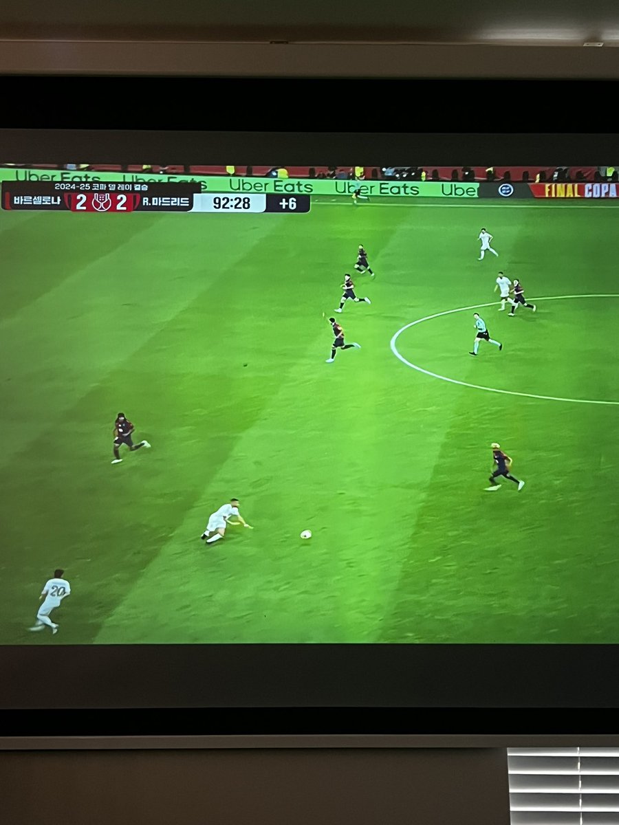 25miasanmia42's tweet photo. 다음 단관에도 꼬옥 가서 포카 드래곤볼 할테다 🫢
그리고 유니폼도 선물 받앗고요
어쩌다 엘클라시코도 보고
아침 먹고 헤어지기 
렏라 단관 짱 👍❤️🤍 https://t.co/1uzhJX7zu3