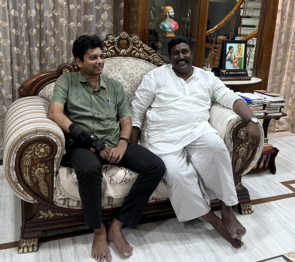 Bv రావు గారితో ఆత్మీయ కలయిక 

Bv రావు గారు 2019 లో కైకులూరు జనసేన అసెంబ్లీ నియోజకవర్గం అభ్యర్థిగా 2019.2024 నియోజక వర్గ ఇంచార్జి గా ప్రస్తుతం ysrcp లో ఉన్నారు.