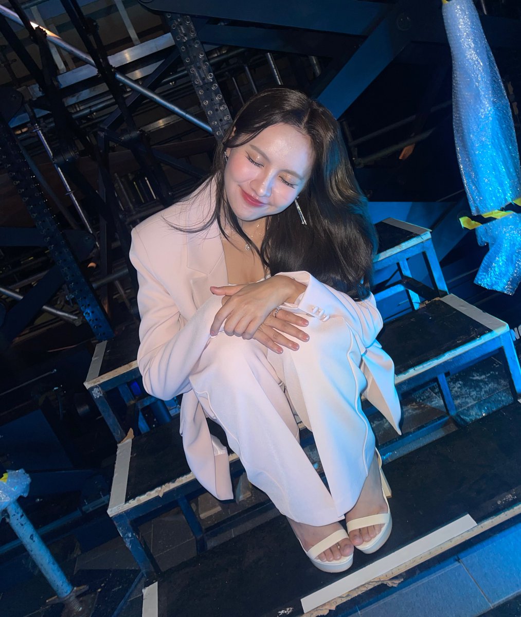 KW 1M แล้วหรอ🥺 เก่งกันอีกแล้ว ขอบคุณที่จับมือพวกเราให้เดินทางเส้นนี้ด้วยแรงกายแรงใจของทุกคนอย่างดี ค่อยๆก้าวและเติบโตไปด้วยกันน้าา เสร็จภารกิจแล้วก็สัญญากันก่อนว่าจะพักผ่อนพักสายตา พักนิ้วมือ ไปหาอะไรอร่อยๆกิน นั่งเล่น นอนเล่น เดตกับหวานใจ อะไรก็ว่าไปโอเคมั้ยย🫶🏻