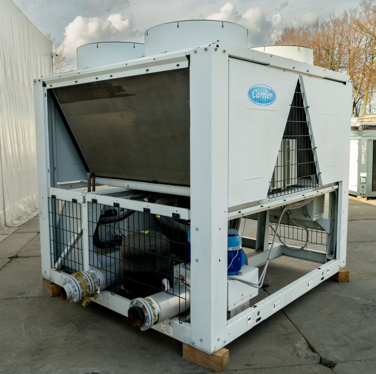 myclima_gr's tweet photo. Μεταχειρισμένος αερόψυκτος Ψύκτης Carrier 260kw (12/7-35°C) ψύξη , μοντέλο 2015, 2 ψυκτικά κυκλώματα, 4 συμπιεστές Danfoss scroll , ψυκτικό ρευστό R410a , εναλλάκτης πλακοειδής , 4 inverter ανεμιστήρες, υδραυλικό κύκλωμα με 2 αντλίες νερού Lowara και δοχείο διαστολής. https://t.co/l213EN3FWo