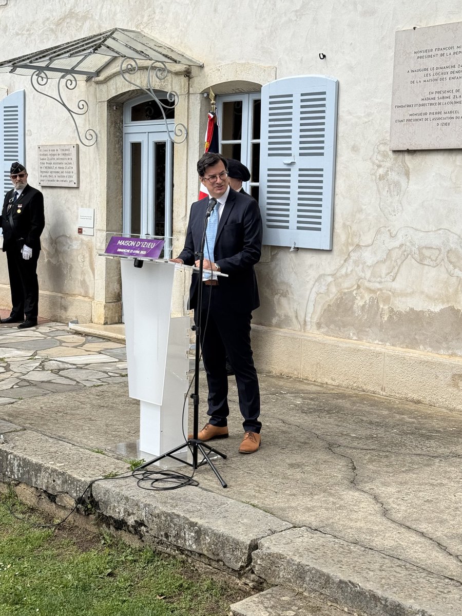 Lecture des noms des enfants par des élèves du royaume de Belgique