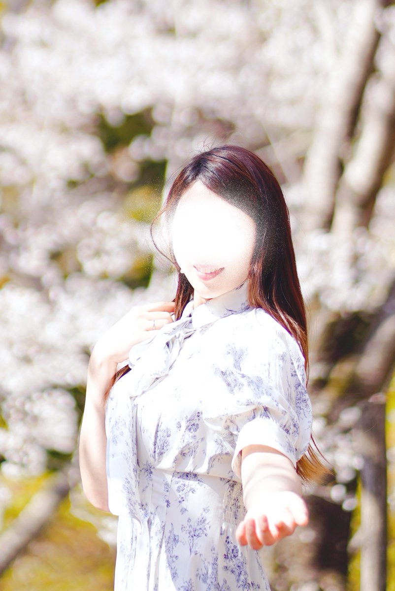 儚いから。桜も恋も、また逢いたくさせる。

model:akane
85mm f1.8
#桜ポートレート #portrait