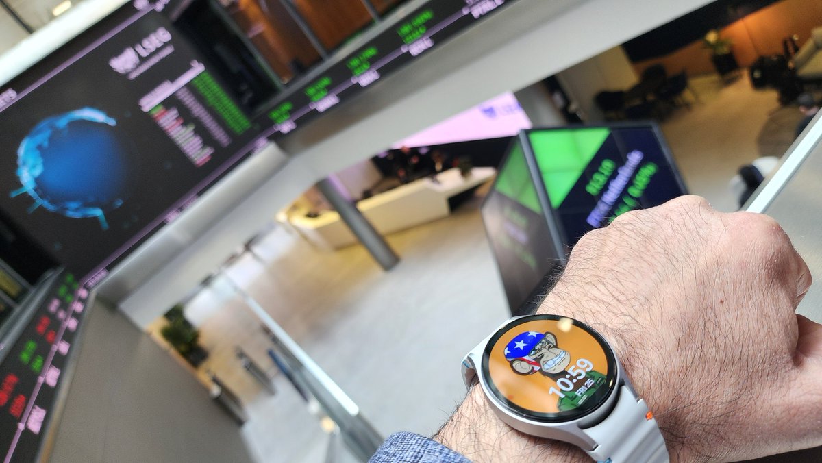 Floor’s in chaos. Ape unbothered  <a href="/BoredApeYC/">Bored Ape Yacht Club 🍌</a> <a href="/yugalabs/">Yuga Labs</a> <a href="/OthersideMeta/">Othersidemeta</a> #bayc #BoredApeYachtClub <a href="/apecoin/">ApeCoin</a> #boredape #trading #NFTs