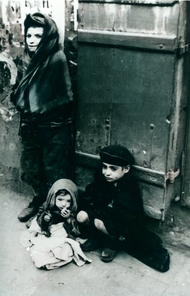 HR_AB1's tweet photo. Children in Warsaw ghetto during German occupation of Poland https://t.co/gcKlfQ37Kx