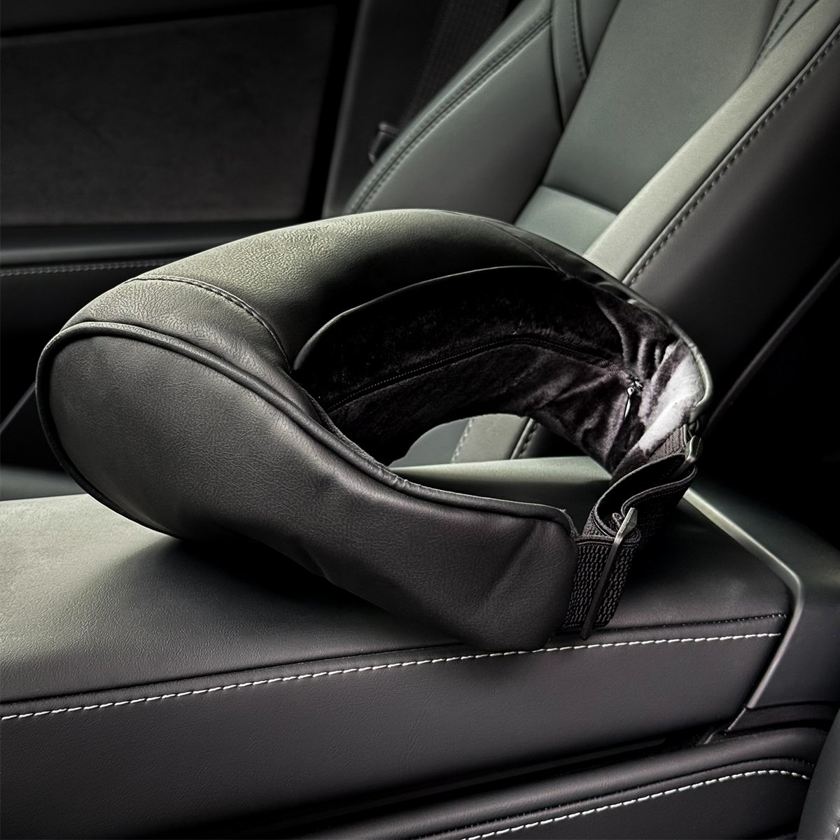 GreenDriveTesl1's tweet image. Confort premium, finitions parfaites.
Nos appuie-têtes offrent maintien optimal et design soigné. En cuir synthétique haute qualité, réglables, disponibles en noir ou blanc. Un indispensable pour les longs trajets.
#Tesla #GreenDrive #Confort #Model3 #ModelY #AccessoiresTesla