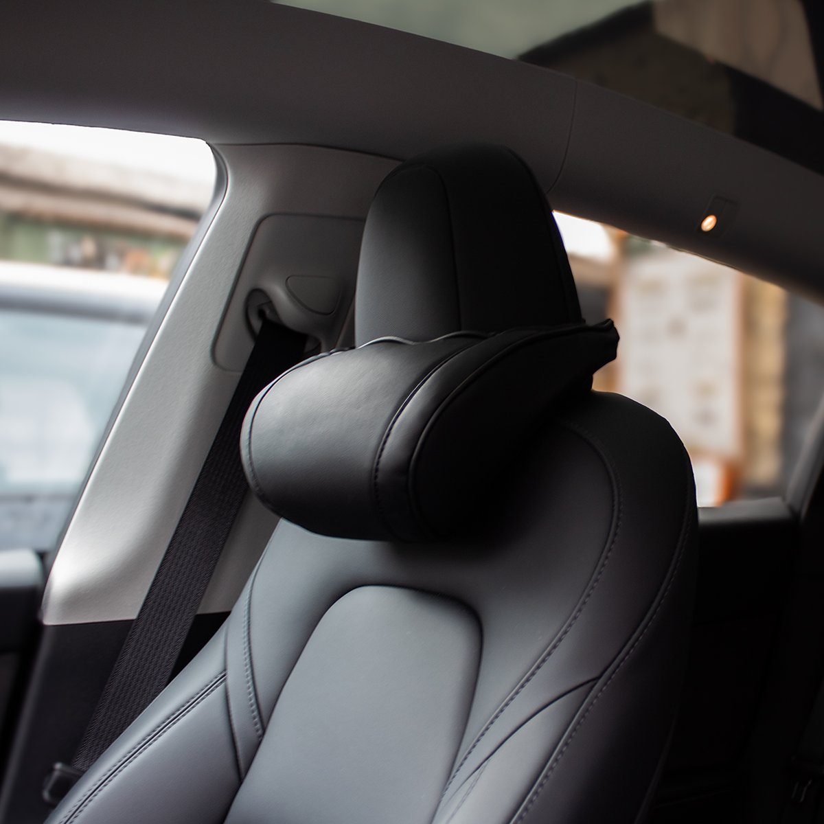 GreenDriveTesl1's tweet image. Confort premium, finitions parfaites.
Nos appuie-têtes offrent maintien optimal et design soigné. En cuir synthétique haute qualité, réglables, disponibles en noir ou blanc. Un indispensable pour les longs trajets.
#Tesla #GreenDrive #Confort #Model3 #ModelY #AccessoiresTesla