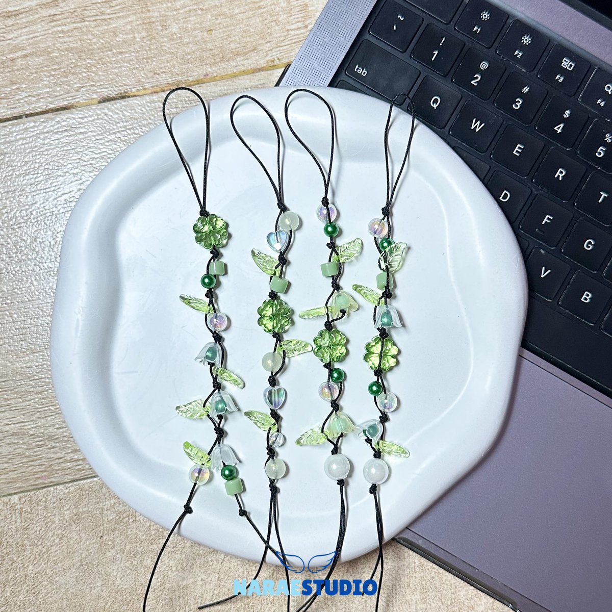 naraebabe's tweet photo. wta guys, aku bikin online freebies phone strap ini pada mau kah? 🥹

lagi bengong, buka pinterest, kok bahannya ada. terus bikin😭

kalo pada mau nanti aku tag yah~ soalnya mau lembur bikin duluu liat bahannya jadi berapa banyak🥹💪🏻 https://t.co/ZybaU7kfW2