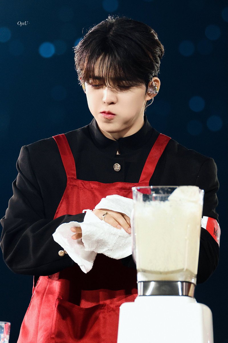 EliseRive_'s tweet photo. He talks, eats, and breathes in pout. https://t.co/3AYOGhqrcJ