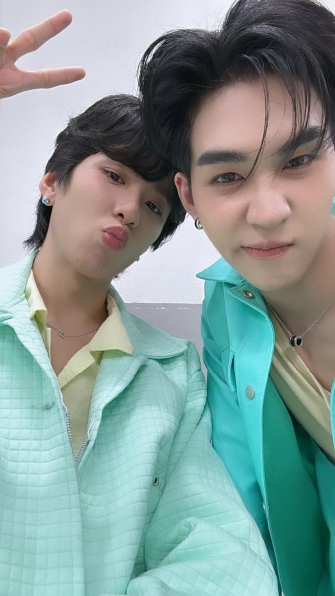 วันนี้ขอบคุณทาง <a href="/LotussTh/">Lotus's - โลตัส</a> ที่ให้อู่อู๋กับเซฟมาร่วมสนุกกันที่สระบุรีด้วยน้าค้าบ วันนี้ใจฟูมากๆพี่ๆมากันเยอะม้ากกกก ขอบคุณจริงๆนะครับ🥺🥺 ถ้าอู๋ไม่ได้เห็นใครอู๋ขอโทดนะครับบ รักทุกคนมากๆเลยนะคั้บ กลับบ้านพักผ่อนน้าาาาเดี๋ยวเจอกานใหม่นะคั้บ อย่าลืมทานข้าวด้วยคั้บบบ🥺🩷🫶🏻

LOTUSS WITH