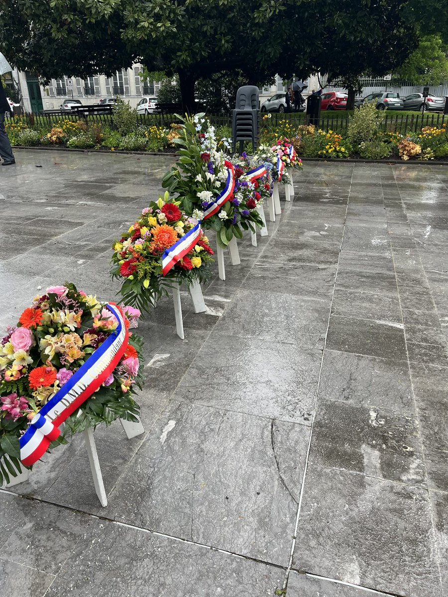 Ville_Pau's tweet photo. #27avril  

80ème anniversaire de la journée du souvenir des victimes de la déportation.  
Chaque année, le dernier dimanche d’avril est dédié à la célébration de la mémoire des victimes de la déportation dans les camps de concentration et d’extermination nazis lors de la Seconde Guerre mondiale. 🇫🇷