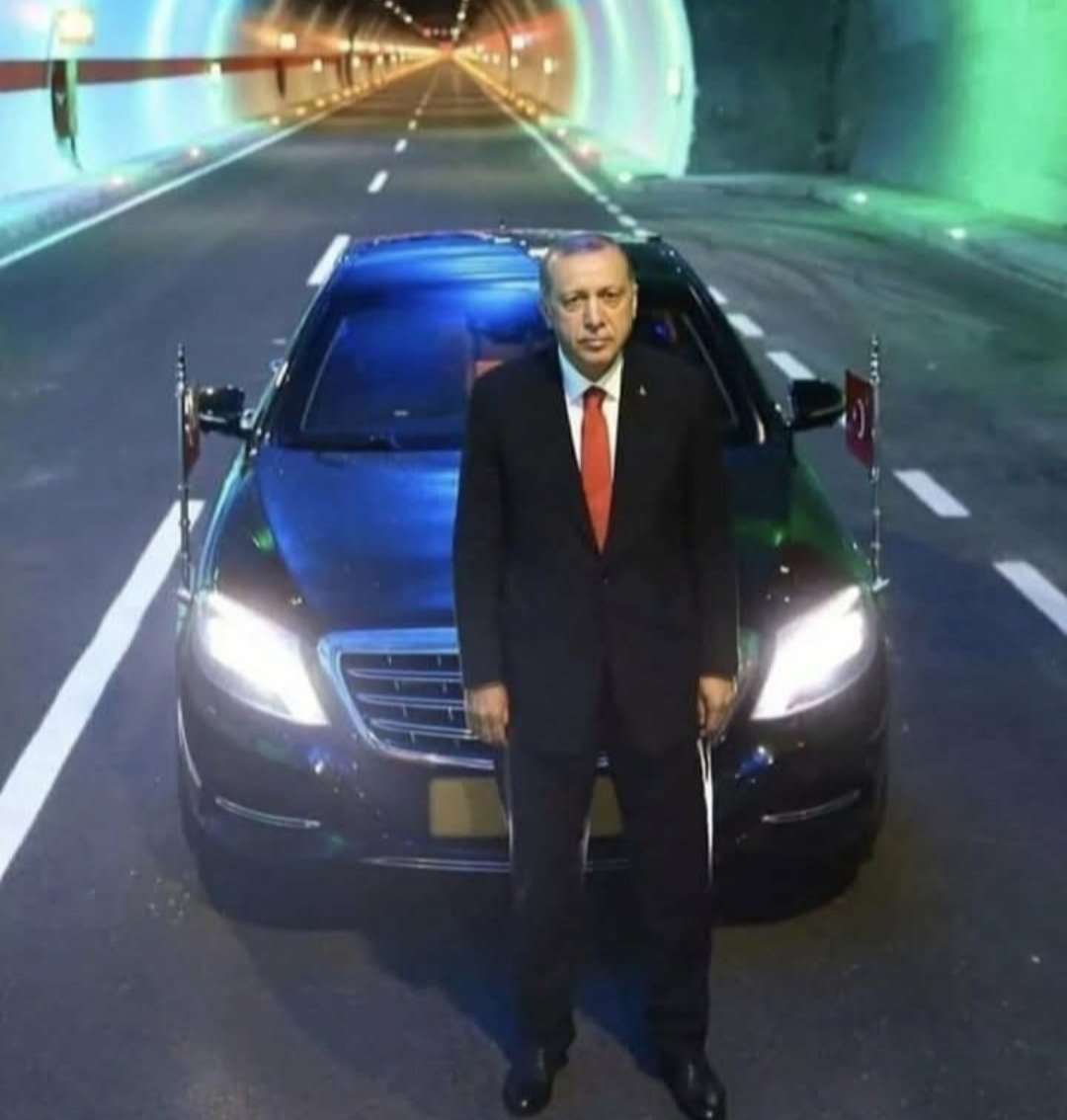 27 Nisan e-Muhtırasında milletin iradesine dil uzatan müdahale etmeye çalışanlara  karşı dik duran liderimiz Recep Tayyip Erdoğan, vesayetçilere boyun eğmemiş ve demokrasimize sahip çıkmıştır. "Hiç kusura bakmayın agababalarınızın bile Dünya lideri <a href="/RTErdogan/">Recep Tayyip Erdoğan</a>'dir." 
<a href="/RTErdogan/">Recep Tayyip Erdoğan</a>