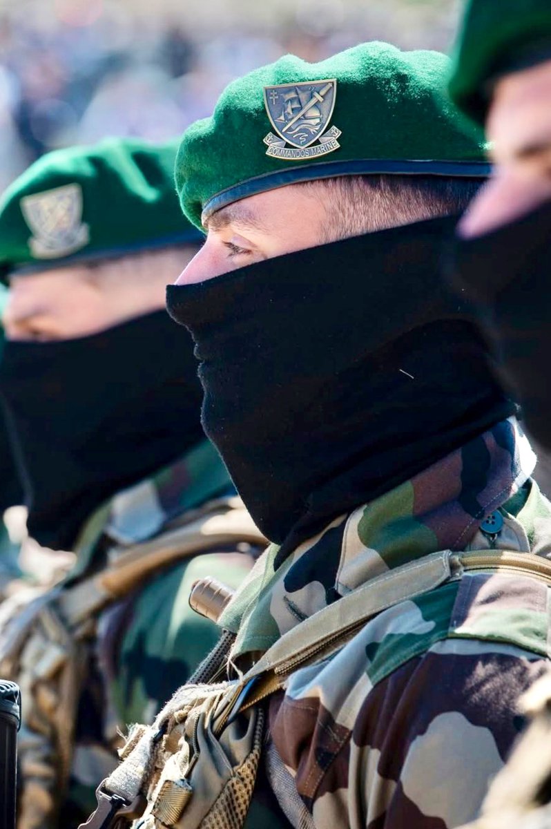 Le béret vert est bien plus qu'un simple accessoire. Il incarne l'identité des commandos Marine.

Il incarne l'esprit de solidarité, de discipline et d'engagement qui caractérise nos marins d'exception.