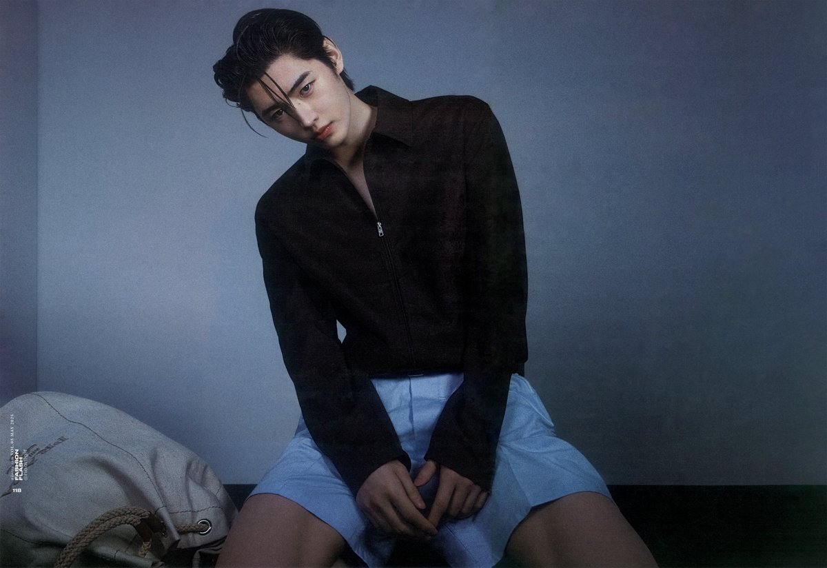 LiLi021208's tweet photo. 무릎꿇고있으면서 시선이랑 태도는 절.대.불.복.종. 인겈ㅋㅋ더허어어억 https://t.co/4Z6emZ1kvn