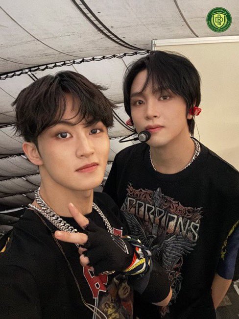 markcilv's tweet photo. waduh..... pacaran ya banh? https://t.co/U6s7xS4U1v