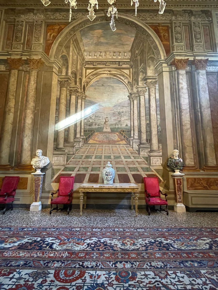 SEGRETIvicoli's tweet photo. Due passi nei vicoli di un #rolliambassador ai #rollidays la domenica mattina #PalazzoAngeloGiovanniSpinola #ViaGaribaldi5 #vicoli #genova 
#isegretideivicolidigenova 
https://t.co/tJnd7uHld3 https://t.co/FMDAt3UGhB