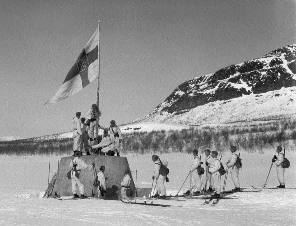 Viimeiset saksalaisjoukot poistuivat Suomesta Norjaan 27.4.1945. Lapin sota oli ohi. 

Suomessa on ollut rauha maassa tasan 80 vuoden ajan. Tänään on kansallinen veteraanipäivä.