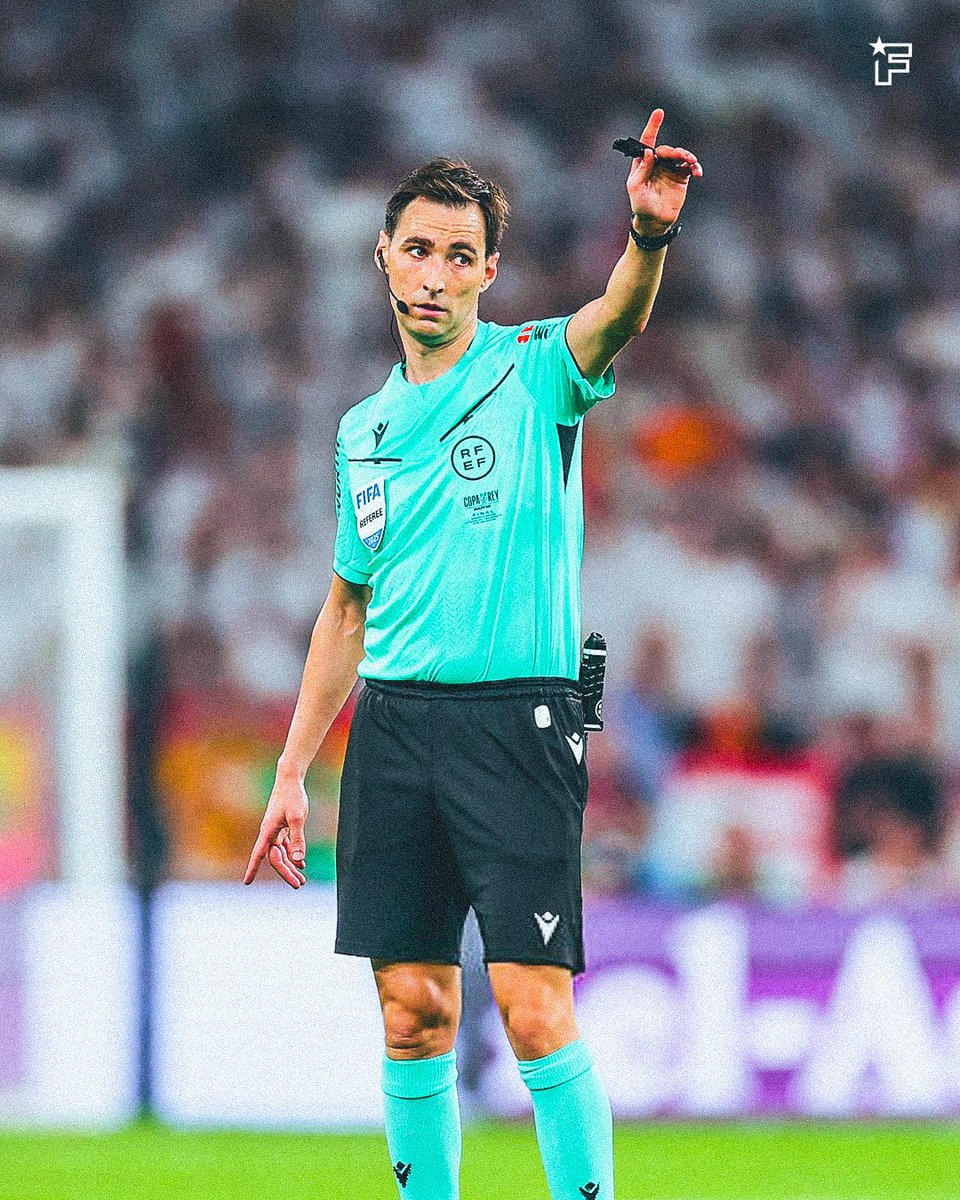 footmercato's tweet photo. À froid, là, si vous deviez décrire l’arbitrage en un mot, ce serait quoi ⁉️ https://t.co/YgQm7ybpMe