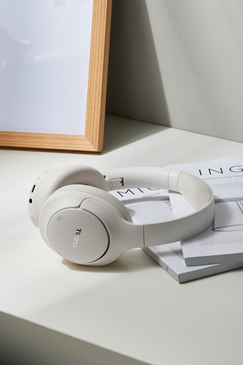 TOZO_OFFICIAL's tweet image. 🎧Meet our TOZO headphones, designed for those who appreciate both style and superior sound. Whether you're working, studying, or relaxing, these headphones provide an immersive audio experience.  

👉 Shop now and elevate your listening! bit.ly/42lJS2m

#TOZO #HT2